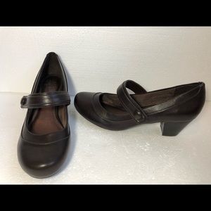 Life stride mary jane heels comfort shoes